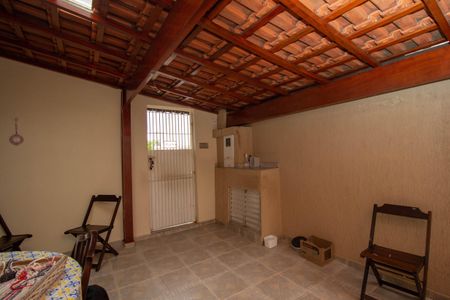 Casa à venda com 244m², 2 quartos e sem vagaQuintal