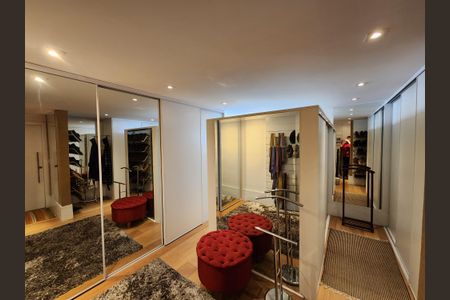 Apartamento à venda com 540m², 6 quartos e 7 vagasCloset da suíte 1