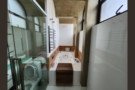 Apartamento à venda com 540m², 6 quartos e 7 vagasBanheiro da Suíte 2