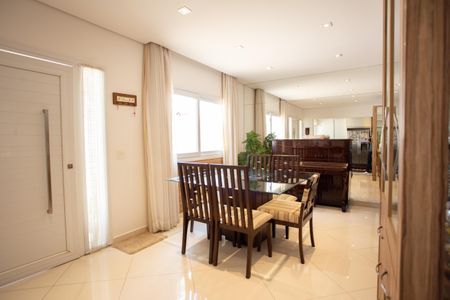 Casa à venda com 210m², 4 quartos e 2 vagasSala