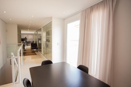 Casa à venda com 210m², 4 quartos e 2 vagasEscritório