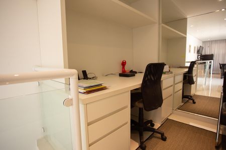 Casa à venda com 210m², 4 quartos e 2 vagasEscritório