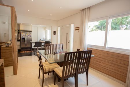 Casa à venda com 210m², 4 quartos e 2 vagasSala