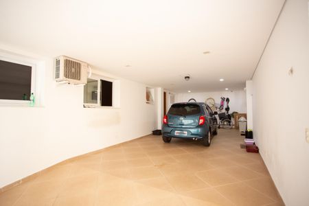 Casa à venda com 210m², 4 quartos e 2 vagasGARAGEM