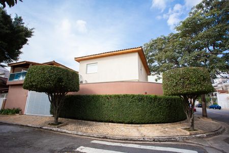 Casa à venda com 210m², 4 quartos e 2 vagasFACHADA