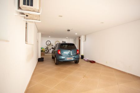 Casa à venda com 210m², 4 quartos e 2 vagasGARAGEM