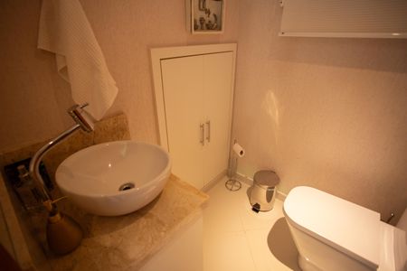 Casa à venda com 210m², 4 quartos e 2 vagasBanheiro