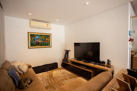 Casa à venda com 210m², 4 quartos e 2 vagasSala