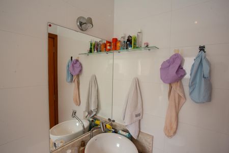 Casa à venda com 210m², 4 quartos e 2 vagasBanheiro