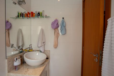 Casa à venda com 210m², 4 quartos e 2 vagasBanheiro