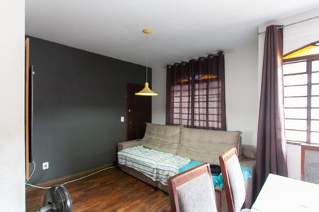 Apartamento à venda com 82m², 3 quartos e 1 vaga Apartamento à venda com 82m², 3 quartos e 1 vagaSala