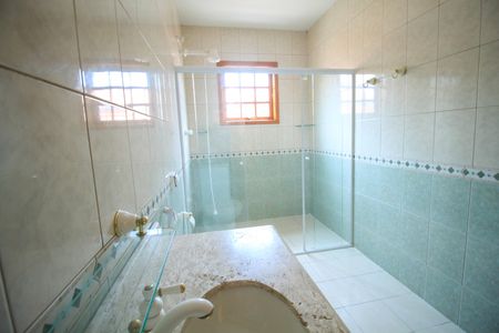 Casa à venda com 225m², 5 quartos e 3 vagasBanheiro - Quarto 1