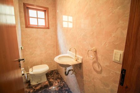 Casa à venda com 225m², 5 quartos e 3 vagasLavabo