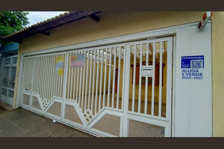 Casa à venda com 225m², 5 quartos e 3 vagasFachada + Placa