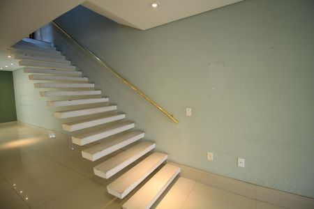 Casa à venda com 225m², 5 quartos e 3 vagasEscada