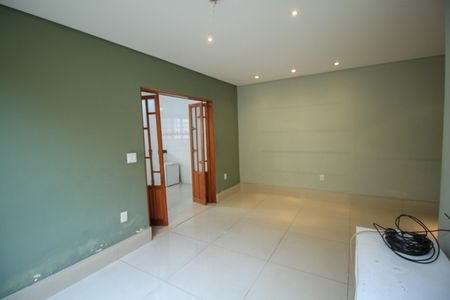 Casa à venda com 225m², 5 quartos e 3 vagasSala