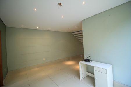 Casa à venda com 225m², 5 quartos e 3 vagasSala