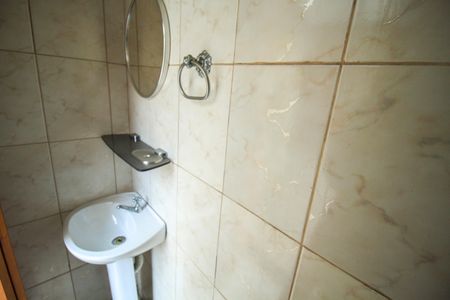 Casa à venda com 225m², 5 quartos e 3 vagasBanheiro de Serviço