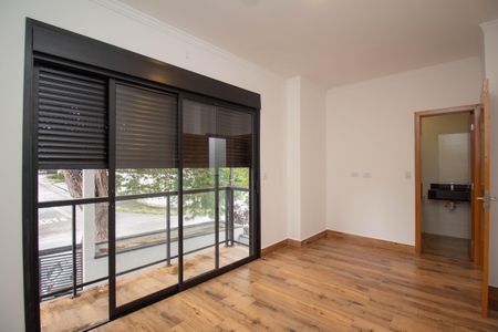 Casa à venda com 102m², 3 quartos e 2 vagasSuíte