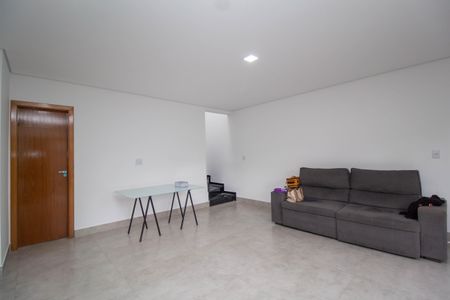 Casa à venda com 102m², 3 quartos e 2 vagasSala