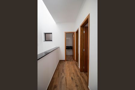 Casa à venda com 102m², 3 quartos e 2 vagasCorredor