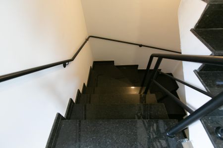 Apartamento para alugar com 45m², 2 quartos e sem vaga Apartamento para alugar com 45m², 2 quartos e sem vagaEscada / Entrada