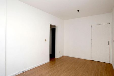 Apartamento à venda com 37m², 1 quarto e sem vagaSala