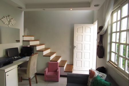 Casa de condomínio à venda com 116m², 2 quartos e 2 vagasSala