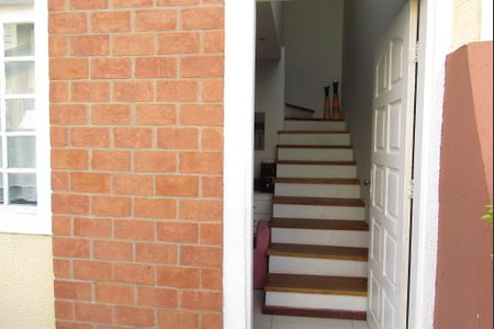 Casa de condomínio à venda com 116m², 2 quartos e 2 vagasEscada da Sala