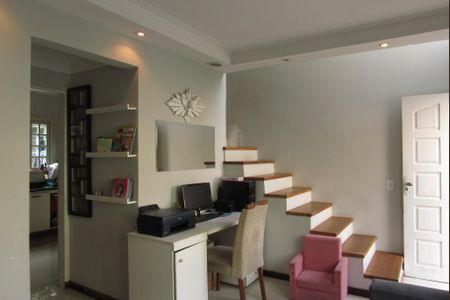 Casa de condomínio à venda com 116m², 2 quartos e 2 vagasSala