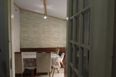 Casa de condomínio à venda com 116m², 2 quartos e 2 vagasEdícula