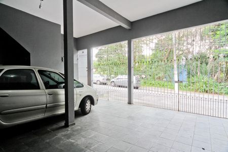 Casa à venda com 240m², 5 quartos e 3 vagas Casa à venda com 240m², 5 quartos e 3 vagasGaragem