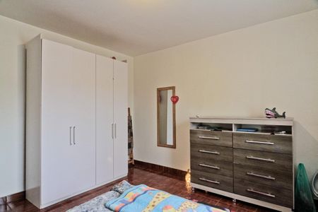 Casa à venda com 240m², 5 quartos e 3 vagas Casa à venda com 240m², 5 quartos e 3 vagasCasa 1 - Quarto 1