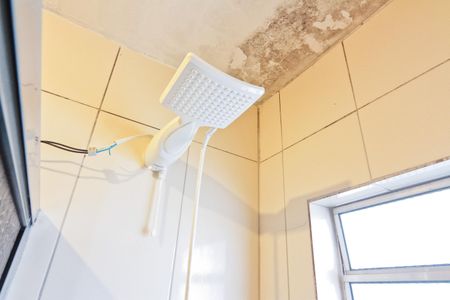 Casa à venda com 240m², 5 quartos e 3 vagas Casa à venda com 240m², 5 quartos e 3 vagasCasa 1 - Banheiro