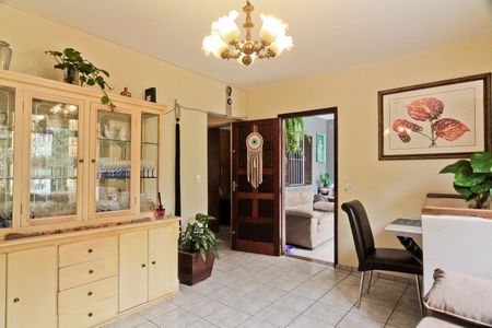 Casa à venda com 240m², 5 quartos e 3 vagas Casa à venda com 240m², 5 quartos e 3 vagasCasa 2 - Sala