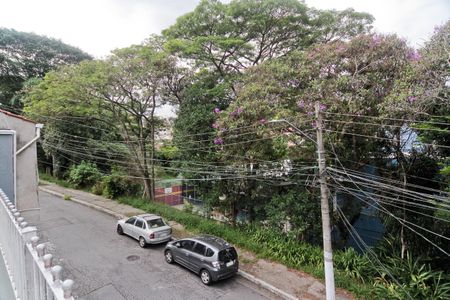 Casa à venda com 240m², 5 quartos e 3 vagas Casa à venda com 240m², 5 quartos e 3 vagasCasa 2 - Vista