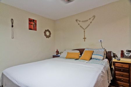 Casa à venda com 240m², 5 quartos e 3 vagas Casa à venda com 240m², 5 quartos e 3 vagasCasa 2 - Suíte