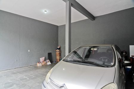 Casa à venda com 240m², 5 quartos e 3 vagas Casa à venda com 240m², 5 quartos e 3 vagasGaragem