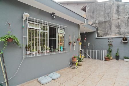 Casa à venda com 240m², 5 quartos e 3 vagas Casa à venda com 240m², 5 quartos e 3 vagasCasa 2 - Área externa