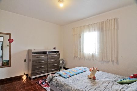 Casa à venda com 240m², 5 quartos e 3 vagas Casa à venda com 240m², 5 quartos e 3 vagasCasa 1 - Quarto 1