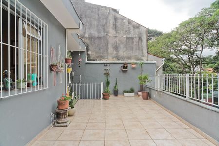 Casa à venda com 240m², 5 quartos e 3 vagas Casa à venda com 240m², 5 quartos e 3 vagasCasa 2 - Área externa