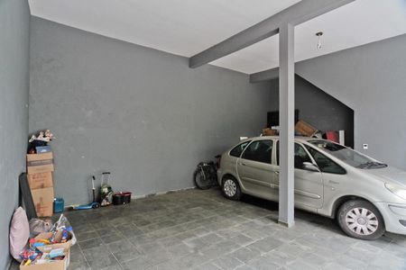 Casa à venda com 240m², 5 quartos e 3 vagas Casa à venda com 240m², 5 quartos e 3 vagasGaragem