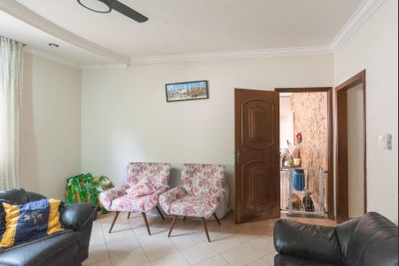 Casa à venda com 240m², 3 quartos e 4 vagasSala