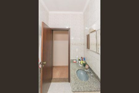 Casa à venda com 240m², 3 quartos e 4 vagasBanheiro