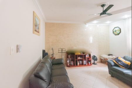 Casa à venda com 240m², 3 quartos e 4 vagasSala