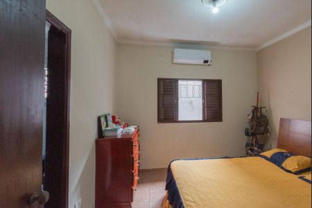 Casa à venda com 240m², 3 quartos e 4 vagasSuíte