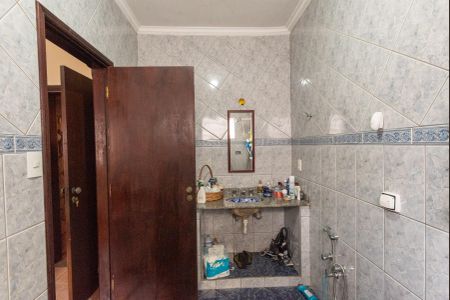 Casa à venda com 240m², 3 quartos e 4 vagasBanheiro da Suíte