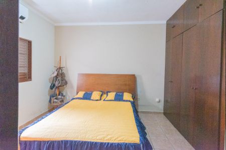 Casa à venda com 240m², 3 quartos e 4 vagasSuíte