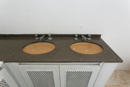 Casa à venda com 440m², 3 quartos e 5 vagasBanheiro 1