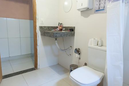 Casa à venda com 170m², 5 quartos e 3 vagas Casa à venda com 170m², 5 quartos e 3 vagasBanheiro Social